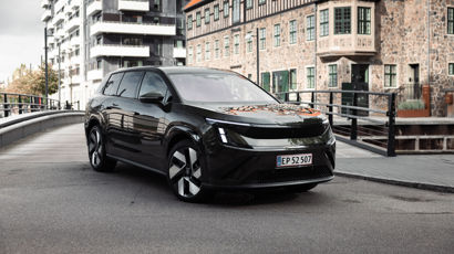 sort skoda peaq i bykørsel