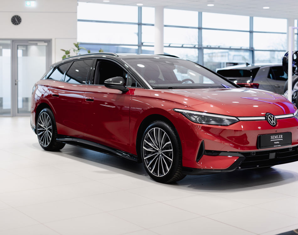 Rød ID-Volkswagen model i Semler Mobility showroom