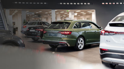 Grøn Audi A4 i Semler Mobility showroom