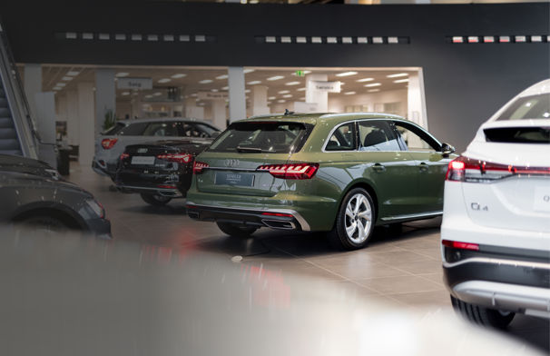 Grøn Audi A4 i Semler Mobility showroom