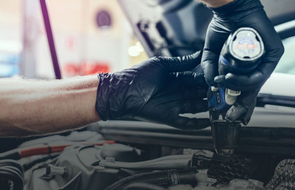 Værksted skruemaskine i bil