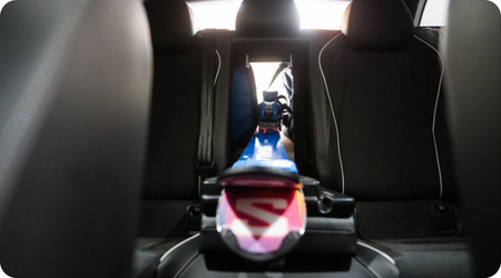 skiluge i ID.7 med ski igennem