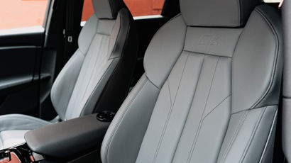 closup af audi q6 e-tron forsæder