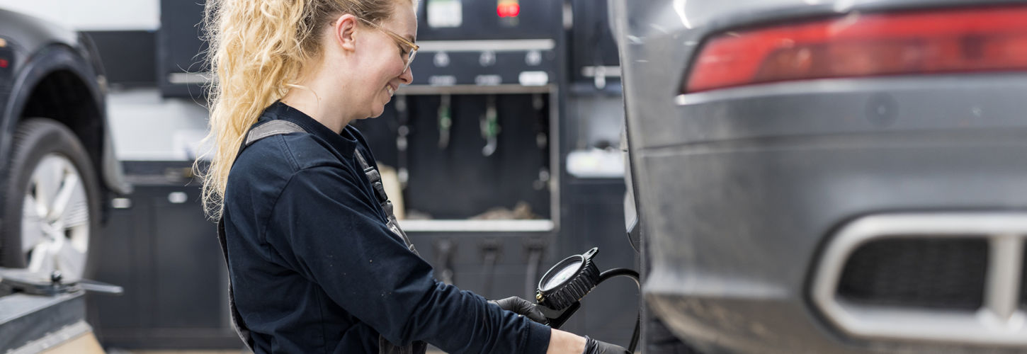 Mekaniker på Autoriseret værksted