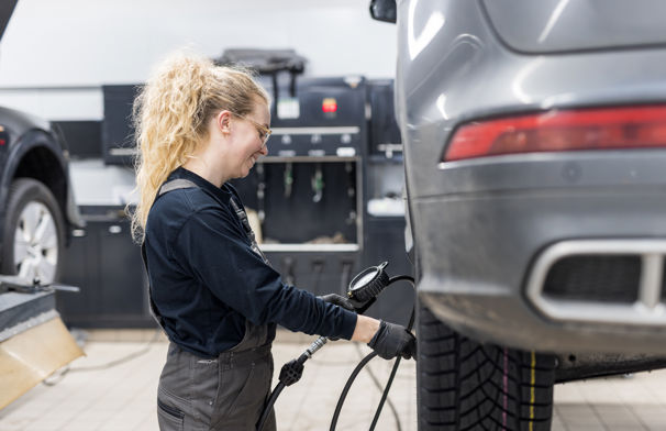 Mekaniker på Autoriseret værksted