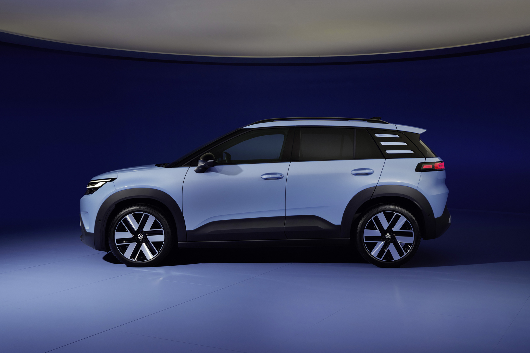 Volkswagen ID. Cross fra siden