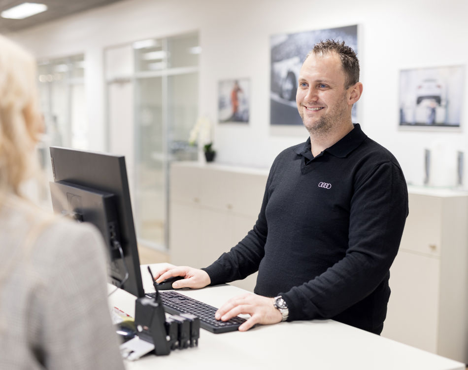 Salgsrådgiver rådgiver kunde