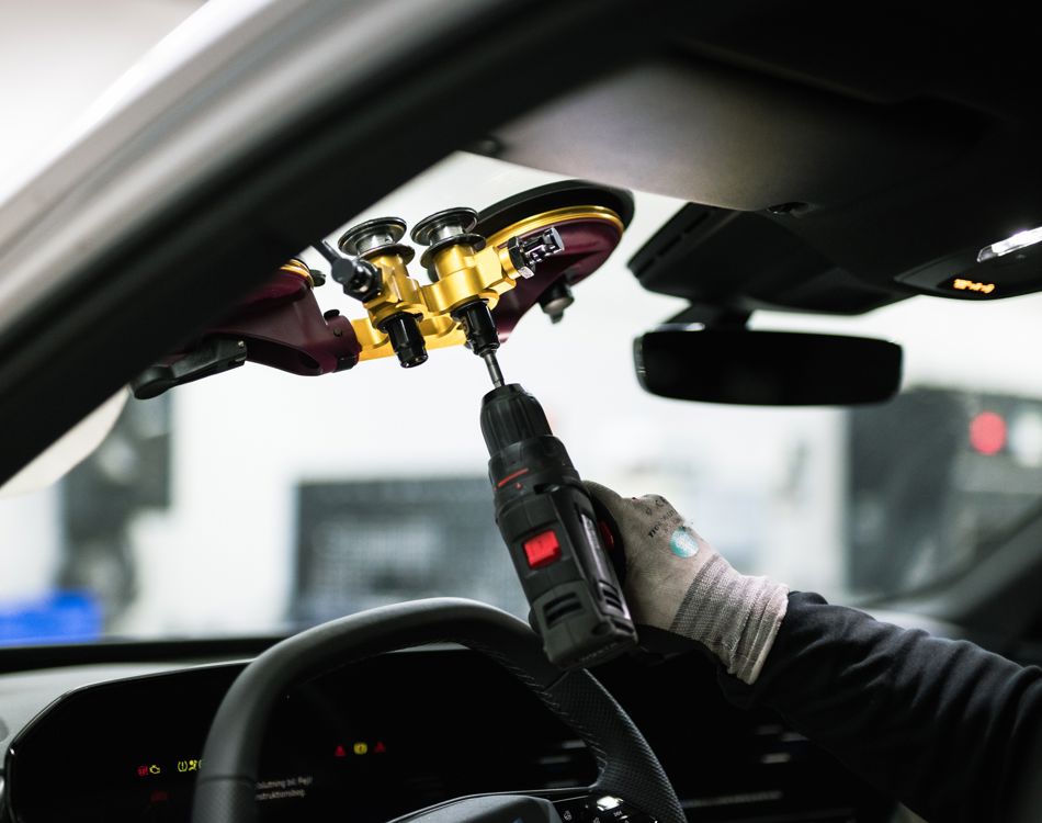 skift af forrude med værktøj