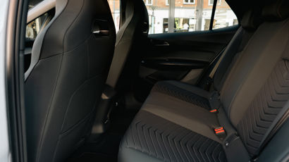 bagsæderne i en cupra born