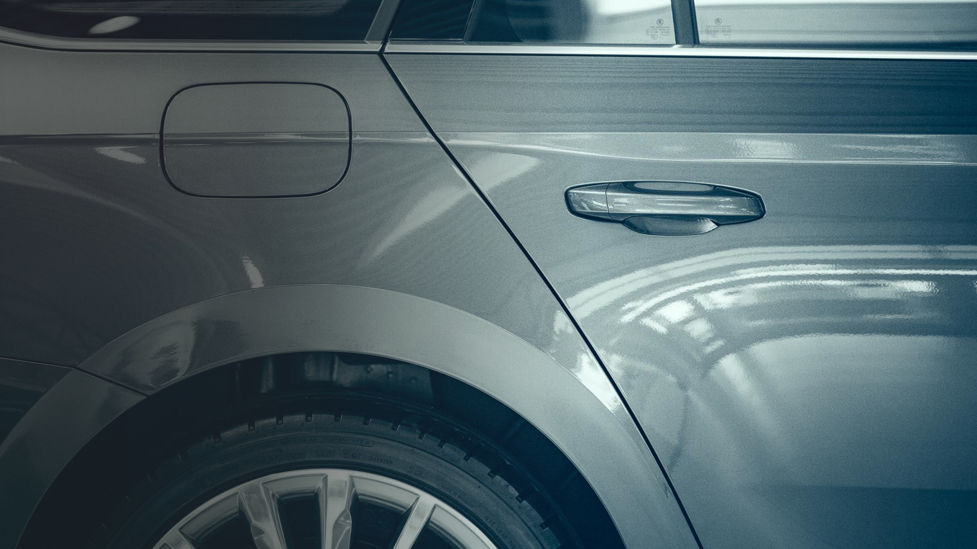 billede af bildør og dæksel